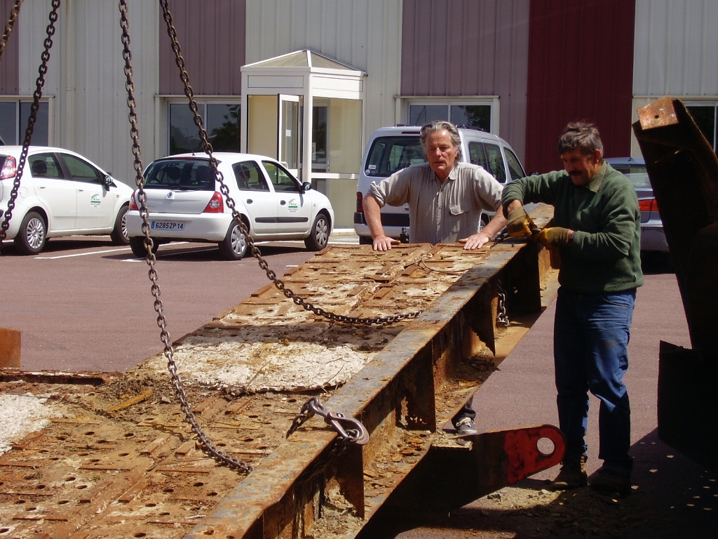 20110601 WHALE:BALEINE ARRIVES IN VIRE FROM BRÉCEY Bill Twohigg 12.jpg